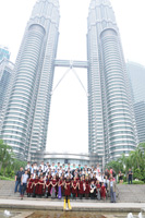 8月4日 於馬來西亞國油管弦樂廳所在的雙子塔前留影